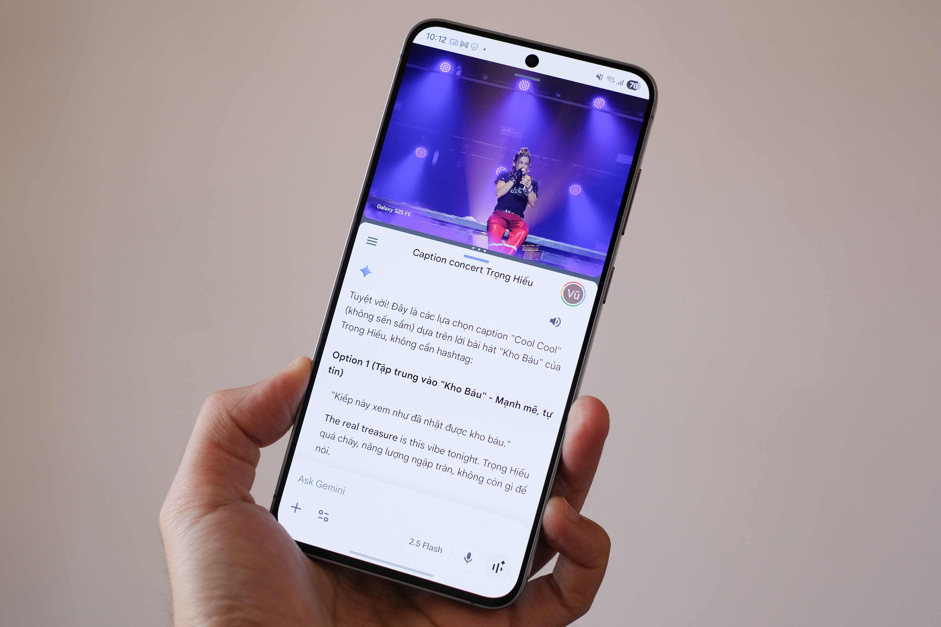 Trợ lý Gemini Live giúp tạo caption độc đáo